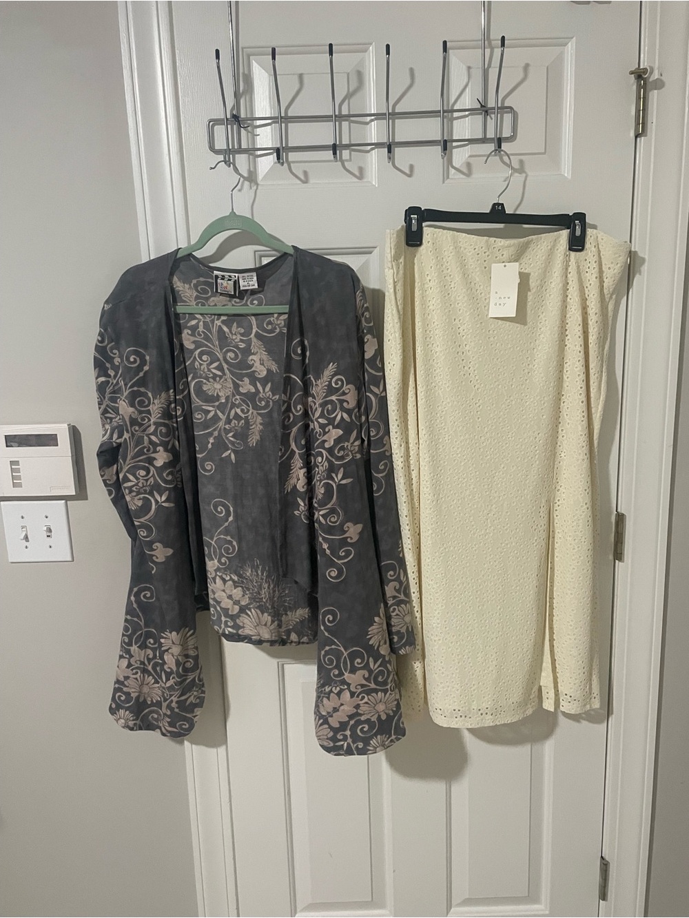Gray Floral Open Cardigan & Cream Eyelet Skirt Set sz14/xl